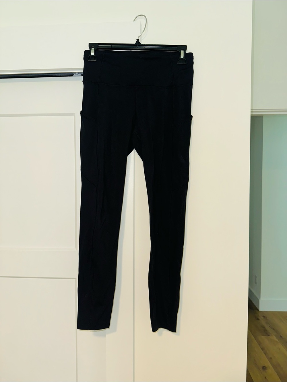 Lululemon Black Pockets Leggings SIZE 6